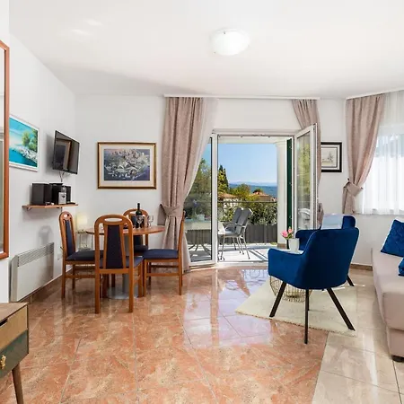 Light Summer With A Swimming Pool Apartment Opatija